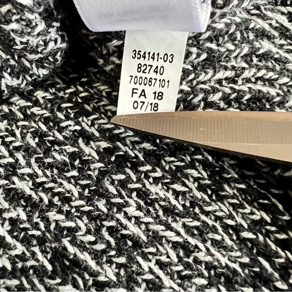 Athleta Switchback V Neck Merino Wool Sweater Xs … - image 6